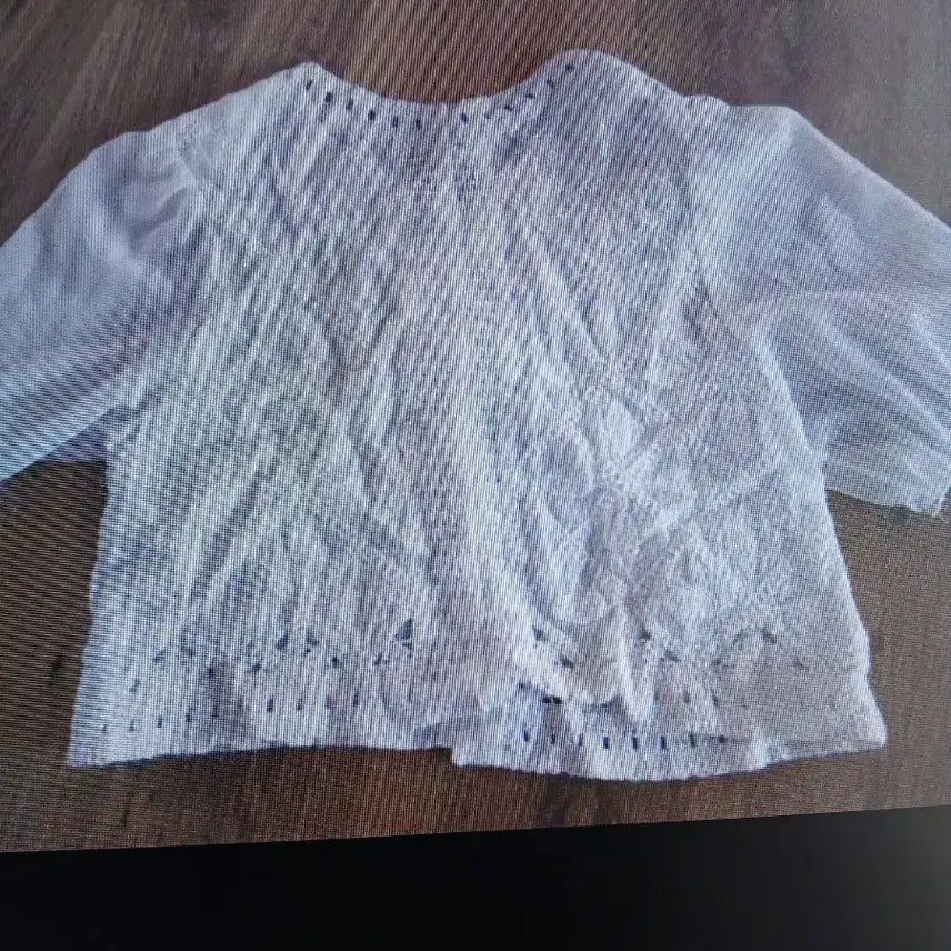 [BUNJANG] White Short-Sleeve Blouse with Punching Lace Detail / 화이트 반팔 블라우스 펀칭 레이스 장식