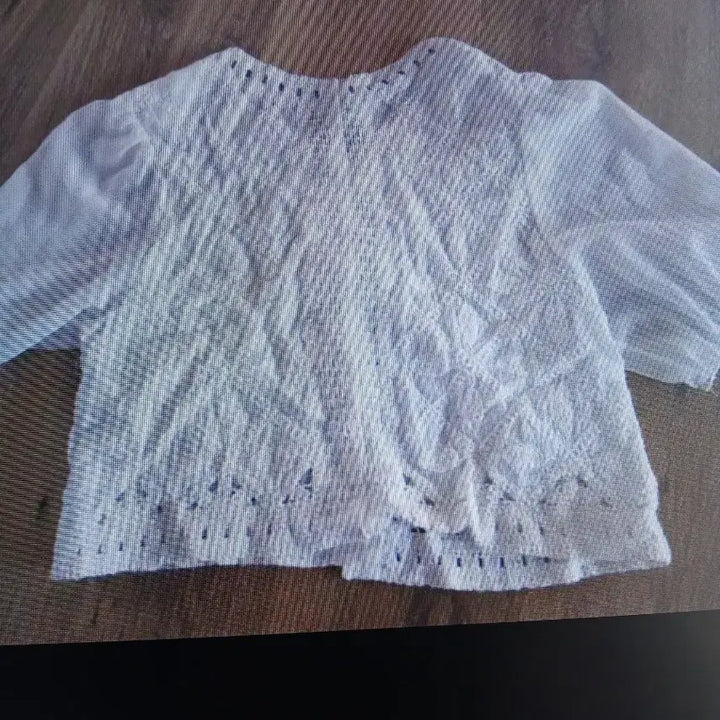 [BUNJANG] White Short-Sleeve Blouse with Punching Lace Detail / 화이트 반팔 블라우스 펀칭 레이스 장식