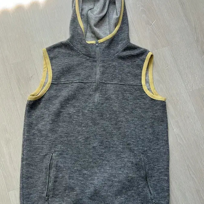 [BUNJANG] Hooded Half-Zip Vest Grey/Yellow / 후드 반집업 조끼 그레이/옐로우