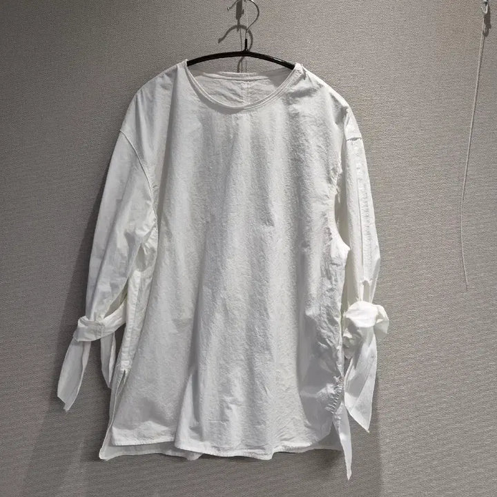 [SOLD OUT] 타임화이트 리본 매듭 롱 슬리브 블라우스