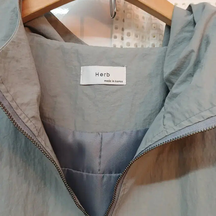 [BUNJANG] Herb Hood Windbreaker Jumper Free Size / Herb 후드 바람막이점퍼 free
