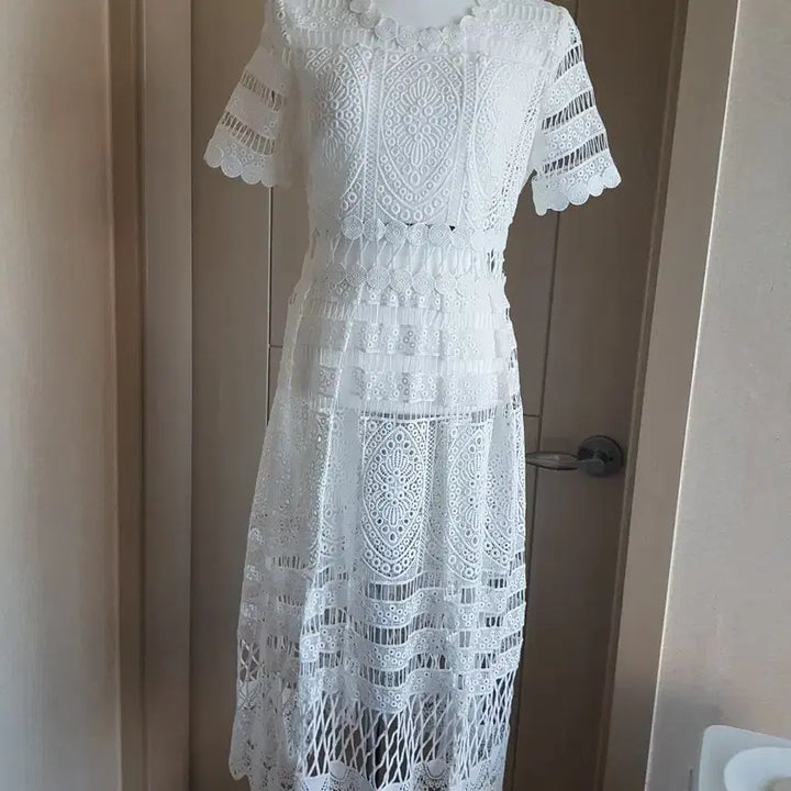 [BUNJANG] High-Quality White Lace Dress / 편집샵 고퀄 원피스