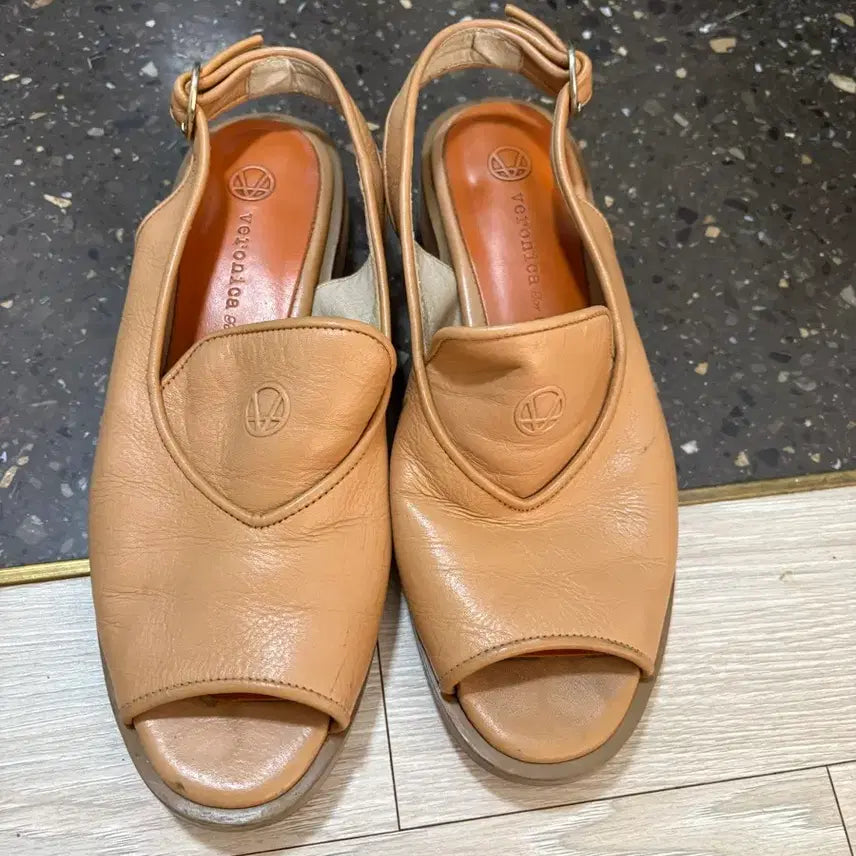 [BUNJANG] Veronica Po London Leaf Sandals / 베로니카포 런던 리프샌들 37 1/2