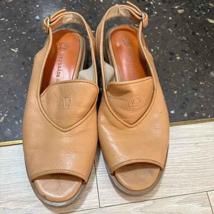 [BUNJANG] Veronica Po London Leaf Sandals / 베로니카포 런던 리프샌들 37 1/2