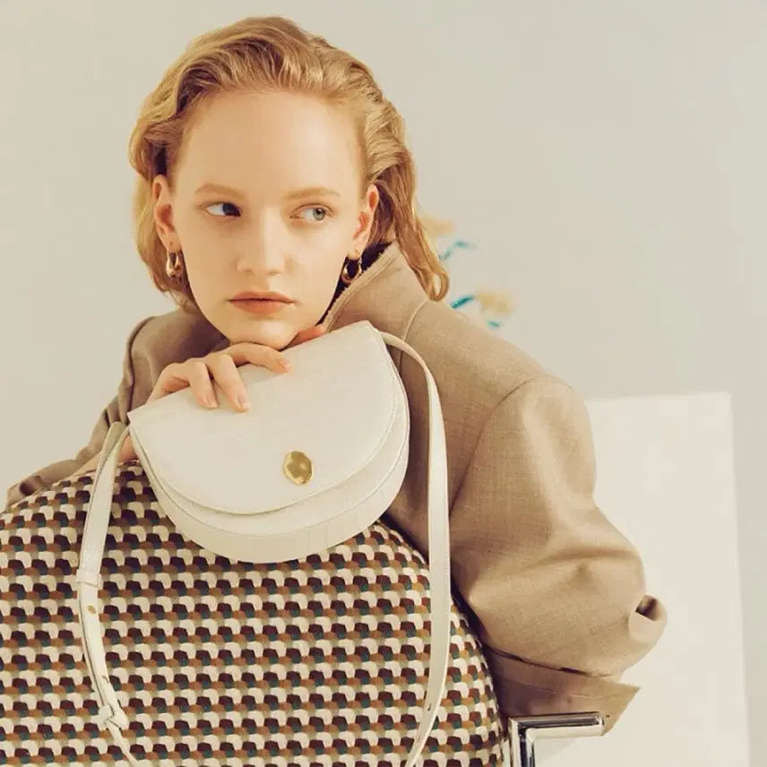 [BUNJANG] Ostkaka Knut Rune Shoulder Bag White Croco / 오스트카카 크누트 룬 크로커