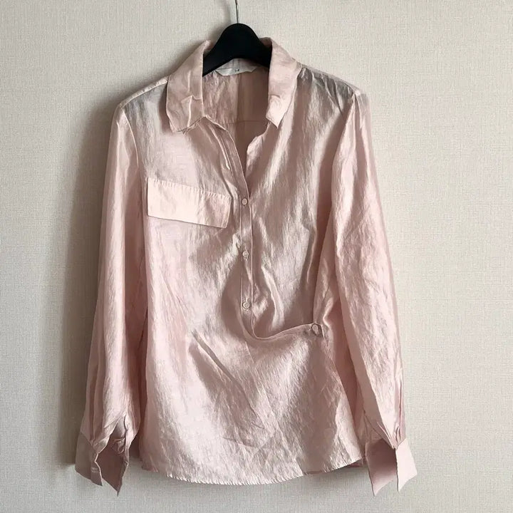 [BUNJANG] Je-pyeong Glossy Sheer Wrap Twisted Shirt Blouse Pink Satin / 제평 아이디 i-d 글로시 쉬어 랩 꼬임 셔츠 블라우스 핑크 새틴 하객룩