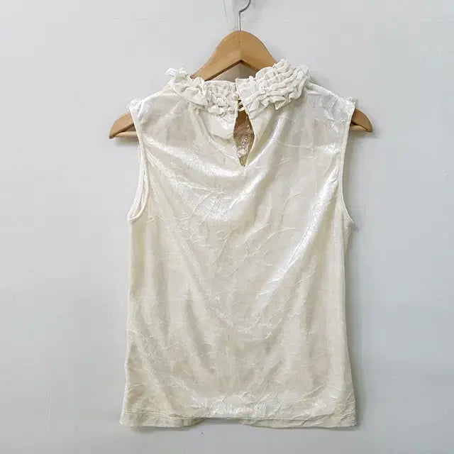 [BUNJANG] Otto Velvet Sleeveless Blouse Ivory / Otto 벨벳 민소매 블라우스 아이보리