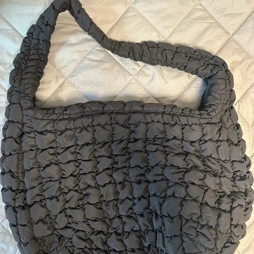 [BUNJANG] COS Oversized Quilted Shoulder Bag Black / 코스 오버사이즈 퀼티드 숄더백 블랙 COS 가방