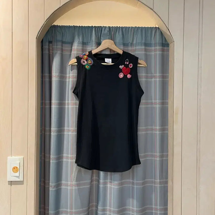 [BUNJANG] Champion Kitsch Reformation Sleeveless Top / 챔피온 키치 리폼 민소매티