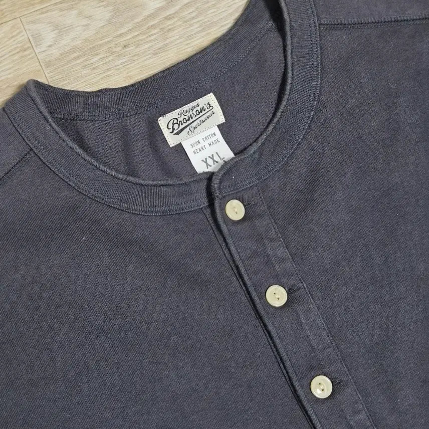 [SOLD OUT] 브론슨 헨리넥 반팔 다크그레이 XXL