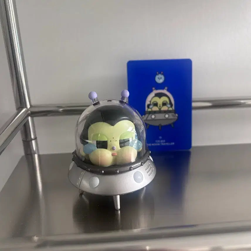 [BUNJANG] Pop Mart Crybaby Crying to the Moon Traveler Figure / 팝마트 크라이베이비 피규어