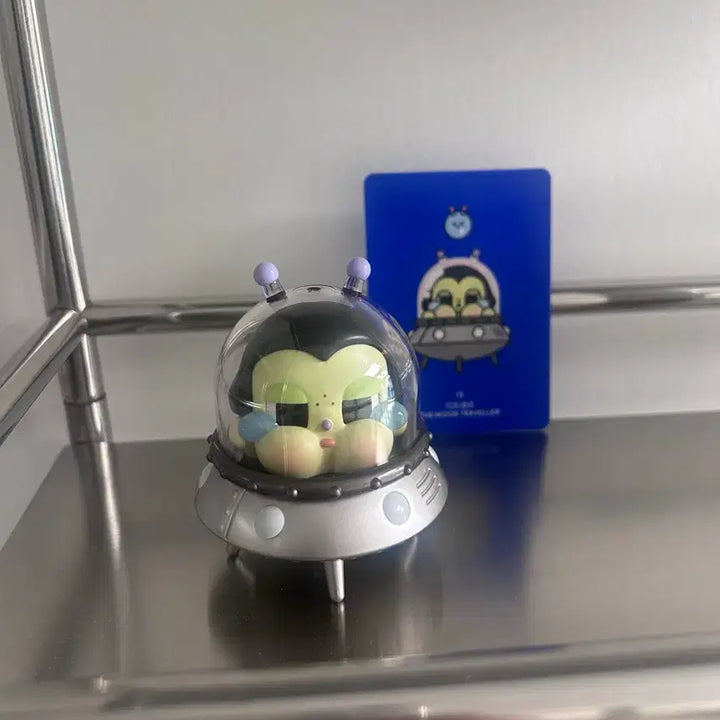 [BUNJANG] Pop Mart Crybaby Crying to the Moon Traveler Figure / 팝마트 크라이베이비 피규어