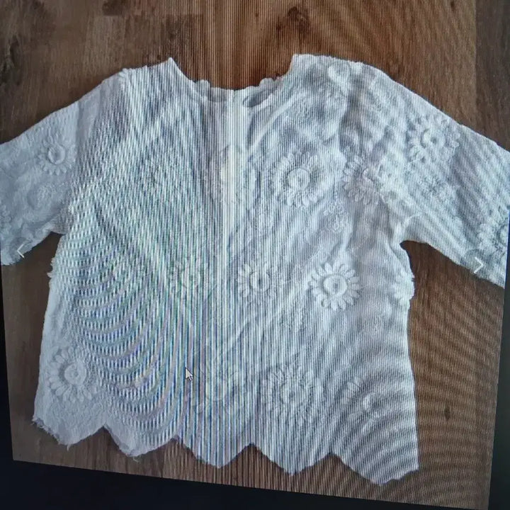 [BUNJANG] White Flower Embroidery Blouse with Punch Lace Detail / 화이트 플라워 자수 블라우스 펀칭 레이스