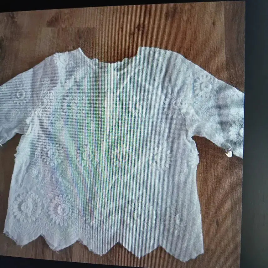 [BUNJANG] White Flower Embroidery Blouse with Punch Lace Detail / 화이트 플라워 자수 블라우스 펀칭 레이스