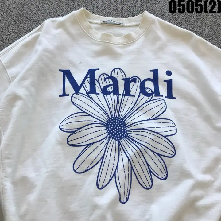 [SOLD OUT] 마르디 메크르디 플라워 맨투맨 아이보리 m