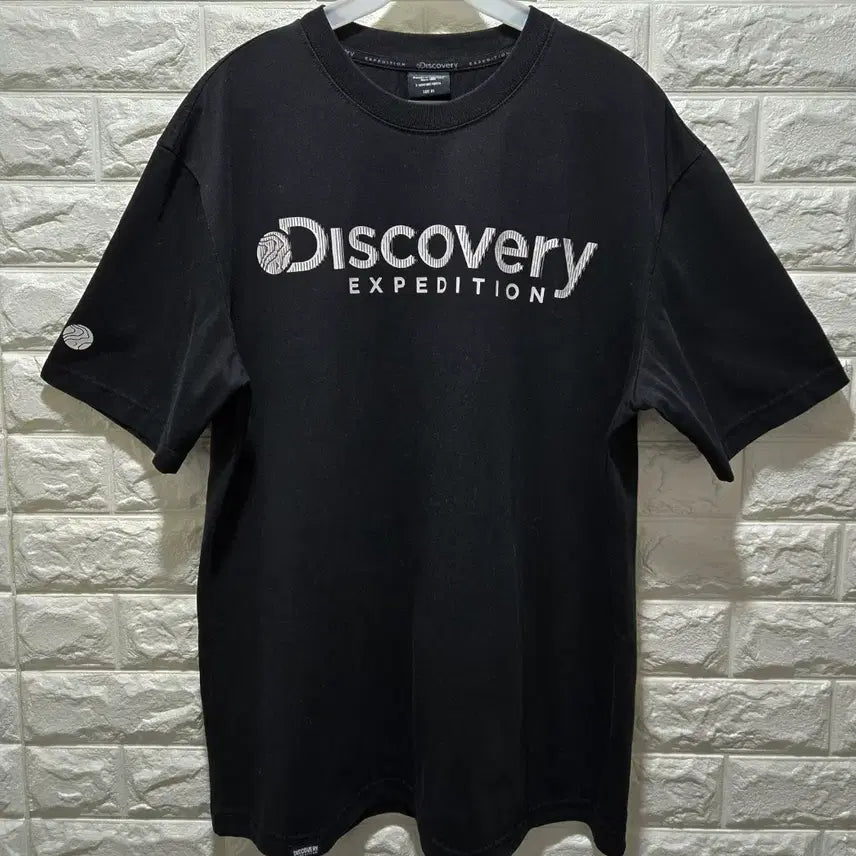 [BUNJANG] Discovery Expedition Black and White Logo T-Shirt / 디스커버리 반팔티 95~100