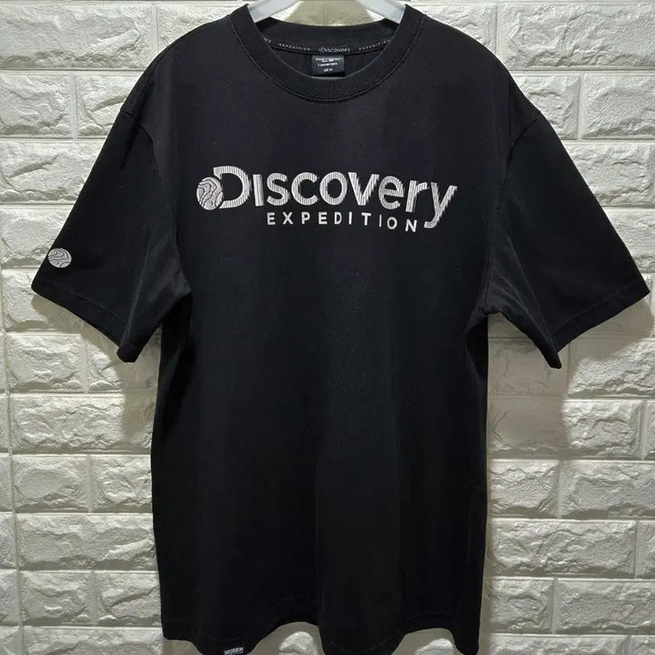 [BUNJANG] Discovery Expedition Black and White Logo T-Shirt / 디스커버리 반팔티 95~100