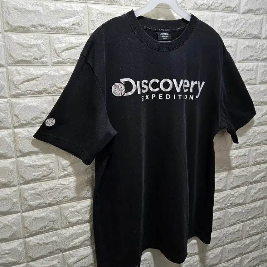 [BUNJANG] Discovery Expedition Black and White Logo T-Shirt / 디스커버리 반팔티 95~100