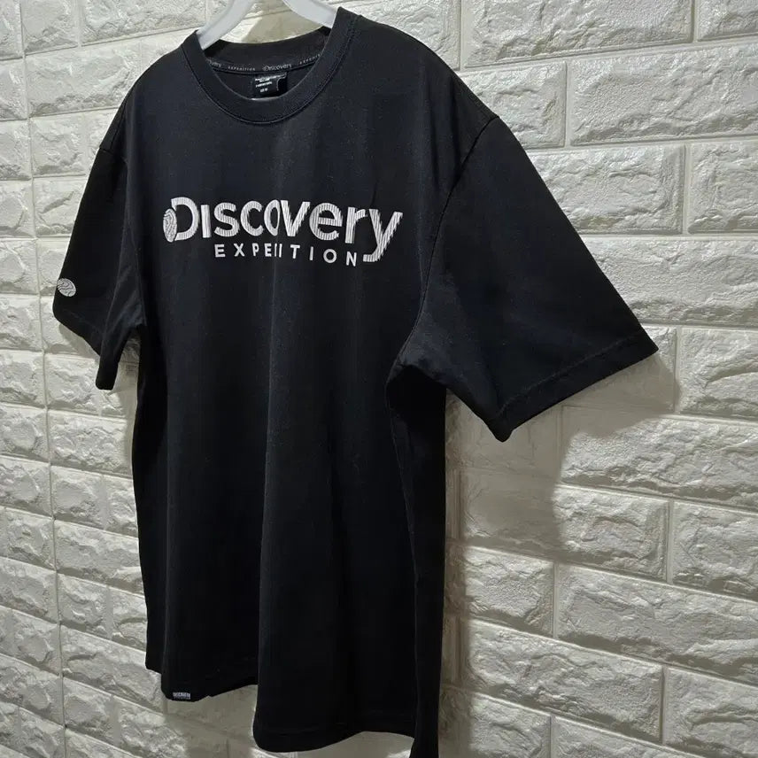 [BUNJANG] Discovery Expedition Black and White Logo T-Shirt / 디스커버리 반팔티 95~100