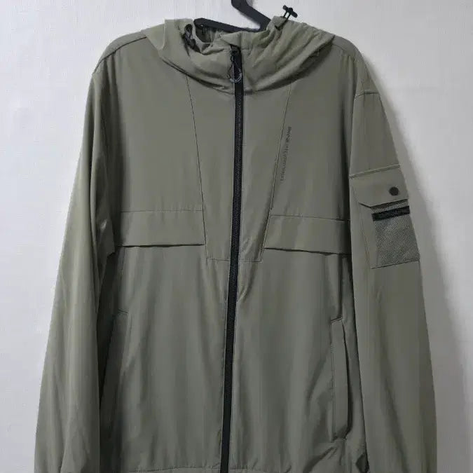 [BUNJANG] Jeep Khaki Hooded Windbreaker Jacket / 지프 카키색 후드 바람막이 자켓