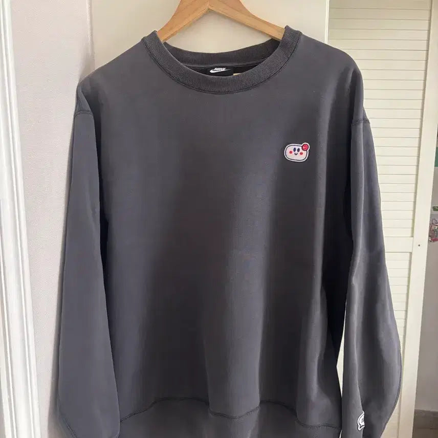 [BUNJANG] Nike Grey Sweatshirt Rare Design / 나이키 회색 맨투맨 티셔츠 희귀 디자인