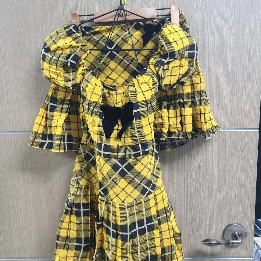 [BUNJANG] Alessandra Rich Yellow Check Setup Suit / 알레산드라 리치 셋업