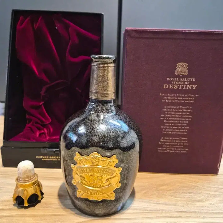 [BUNJANG] Royal Salute 38 Year Old Stone of Destiny Empty Bottle / 로얄살루트 38년산 스톤 오브 데스티니 공병입니다