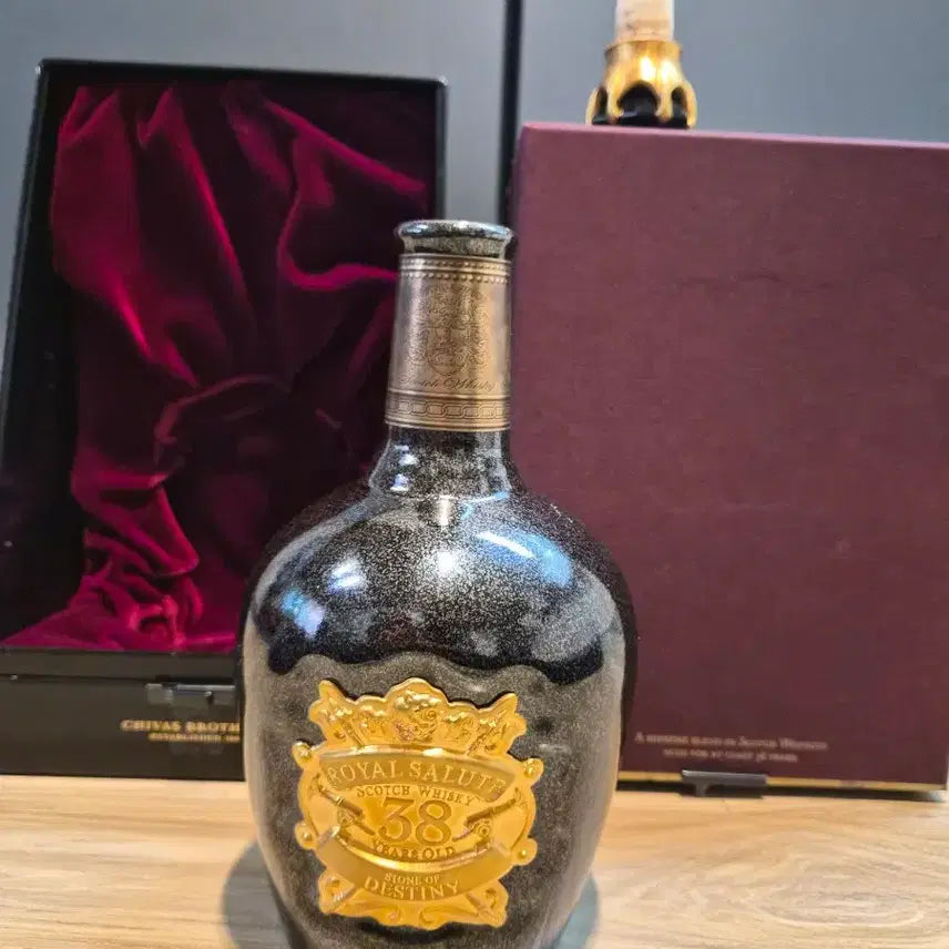 [BUNJANG] Royal Salute 38 Year Old Stone of Destiny Empty Bottle / 로얄살루트 38년산 스톤 오브 데스티니 공병입니다