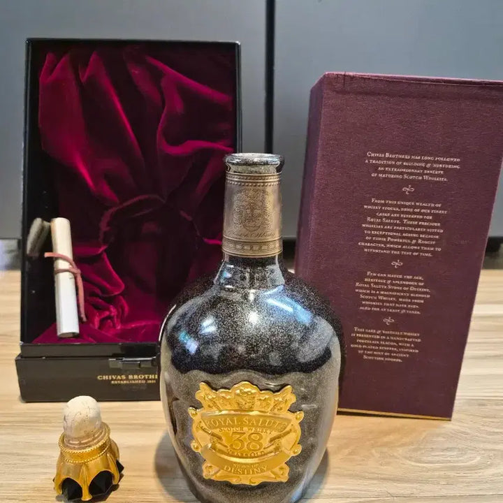 [BUNJANG] Royal Salute 38 Year Old Stone of Destiny Empty Bottle / 로얄살루트 38년산 스톤 오브 데스티니 공병입니다