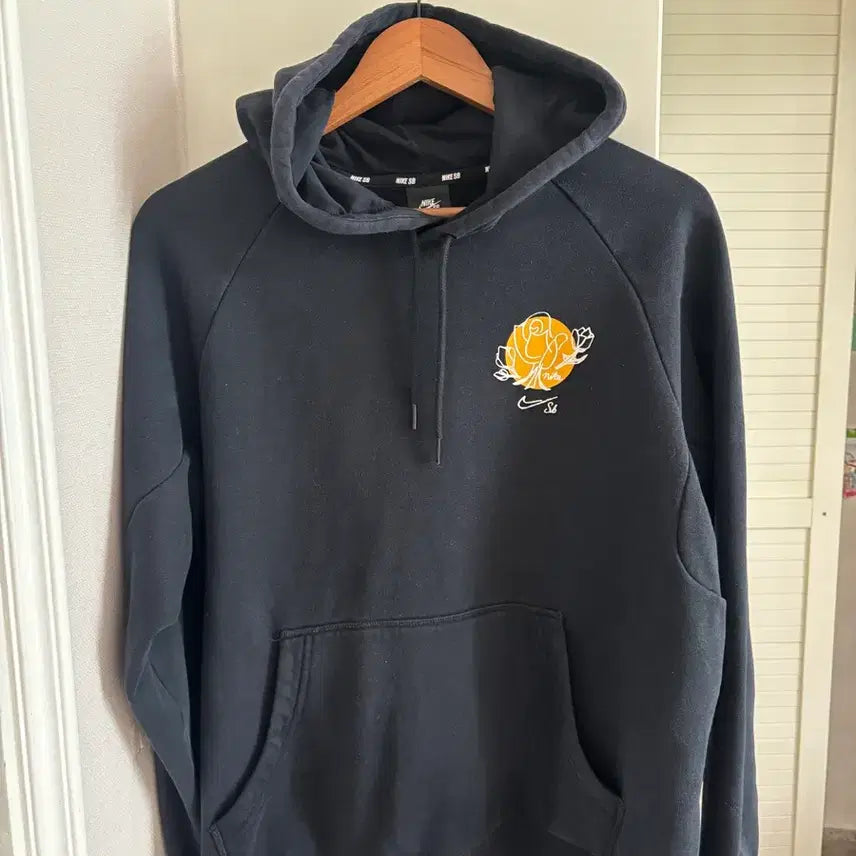 [BUNJANG] Nike SB Rose Graphic Hoodie Black / 나이키 SB 플라워 블랙 후드티