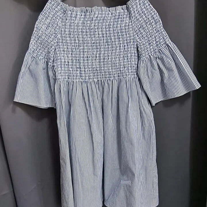 [BUNJANG] Zara Smocked Off-Shoulder Striped Dress / 자라 스모크 오프숄더 스트라이프 원피스