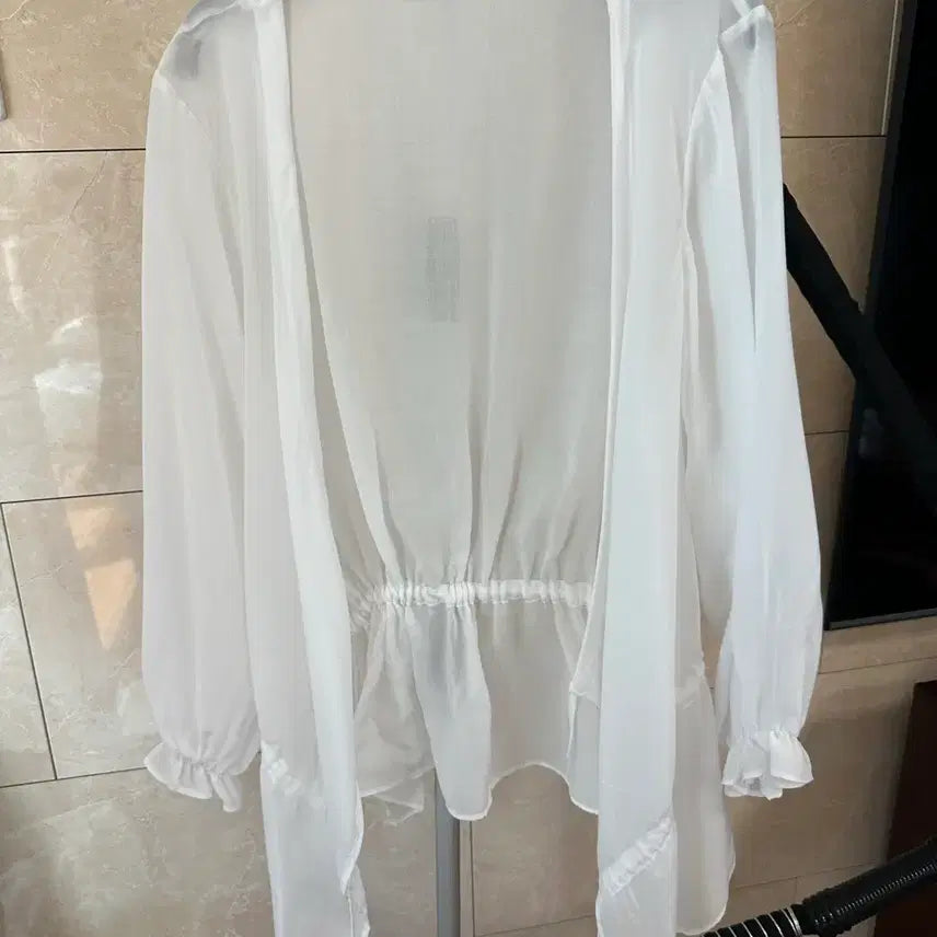 [BUNJANG] Frontrow Shirring Linen Blouse White / 새상품) 프론트로우 셔링 블라우스 화이트 린넨 블라우스 화이트