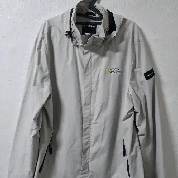 [BUNJANG] National Geographic Hooded Windbreaker Ivory / 내셔널지오그래픽 후드 바람막이 아이보리