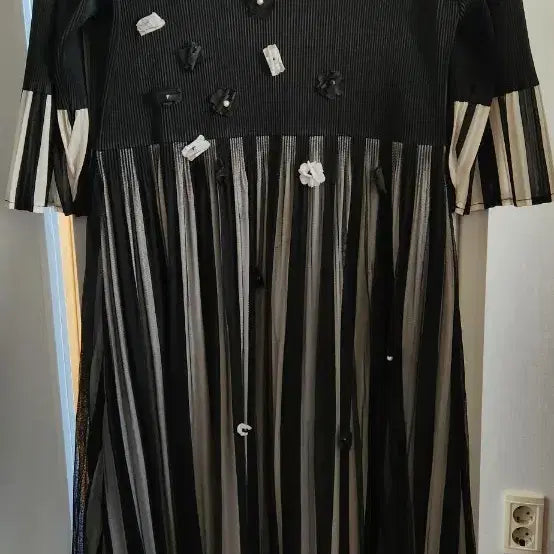 [BUNJANG] Pleated Long Dress with Lace Design / 주름 원피스