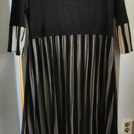 [BUNJANG] Pleated Long Dress with Lace Design / 주름 원피스