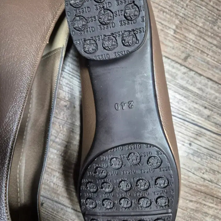 [BUNJANG] GISSE Leather Comfort Flat Shoes Brown / GISSE 가죽 컴포트 플랫슈즈 브라운