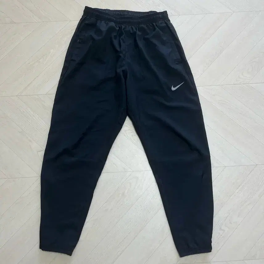 [BUNJANG] Nike Dri-FIT Challenger Woven Pants Black (M) / 나이키 드라이핏 챌린저 우븐 팬츠 블랙 (m)