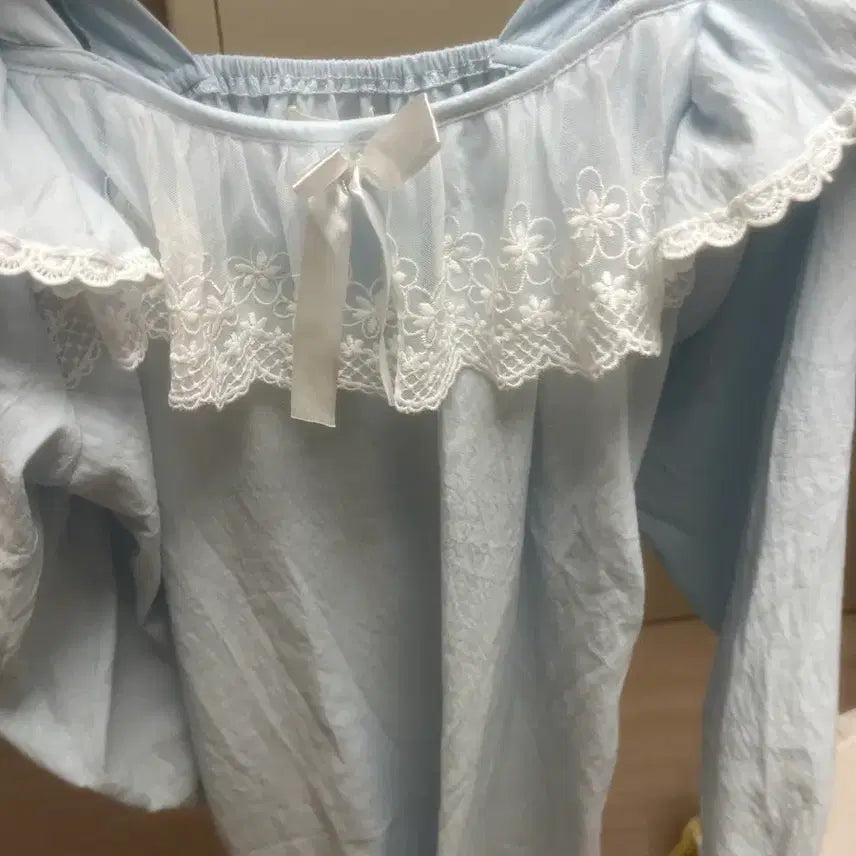 [BUNJANG] Light Blue Lace Trimmed Padded One-Piece Pajama Dress / 레이스 장식 하늘색 패드내장 원피스잠옷