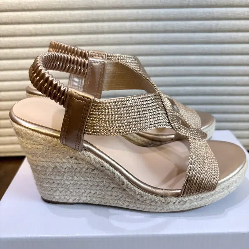 [BUNJANG] Wedge Heel Sandals with Twisted Detail / 웨지힐 샌들