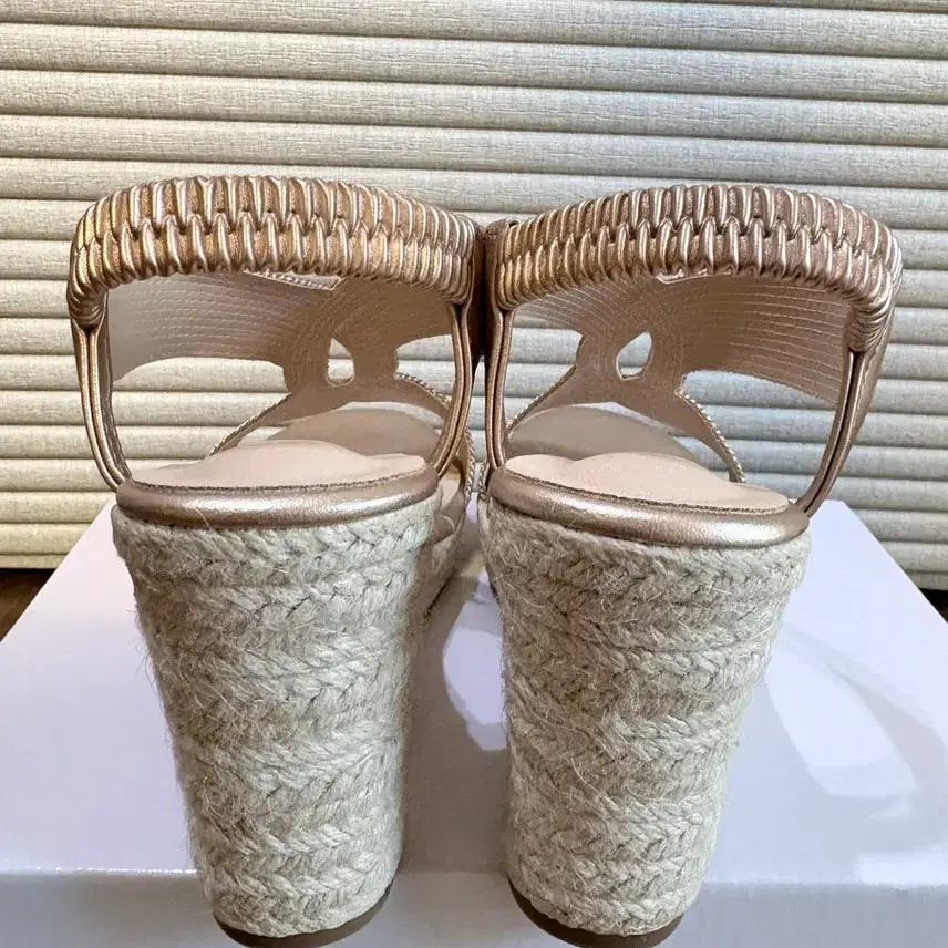 [BUNJANG] Wedge Heel Sandals with Twisted Detail / 웨지힐 샌들