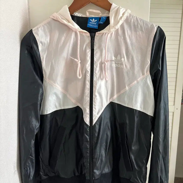 [BUNJANG] Adidas Black/Pink Windbreaker Unique Rose Design / 아디다스 블랙/핑크 바람막이 유니크 로즈 디자인