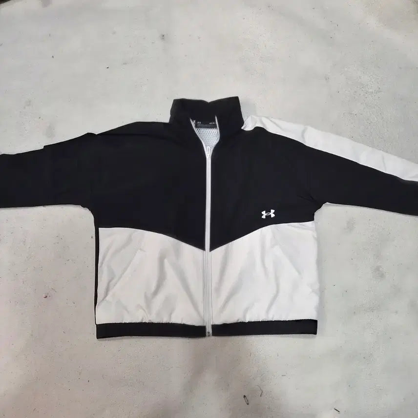 [BUNJANG] Under Armour Windbreaker Jacket Medium / 언더아머  바람막이M
