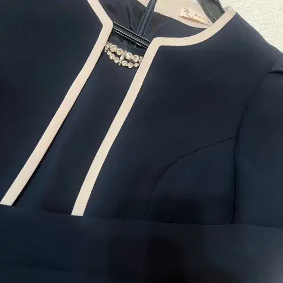 [BUNJANG] SATIN Tailored Dress / 샤틴(SATIN) 단정한 정장 원피스 :)