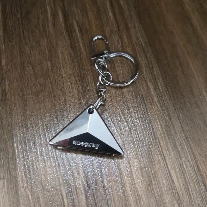 [BUNJANG] Nuegray Triangle Keychain Silver / 누그레이 - 삼각형 키링 [미사용 새상품]