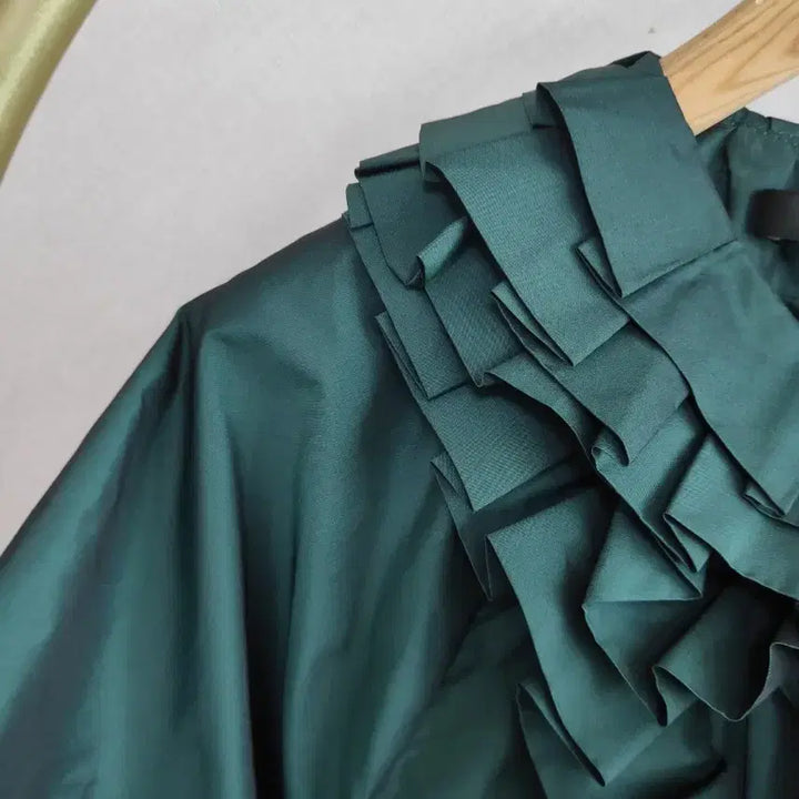 [BUNJANG] Jigott Green Ruffle Midi Dress / 지고트 그린색 러플 장식 원피스