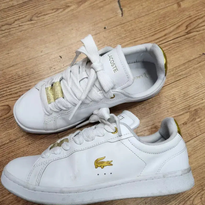 [BUNJANG] Lacoste White Sneakers with Gold Accent / 라코스테 흰색 스니커즈 금색 포인트