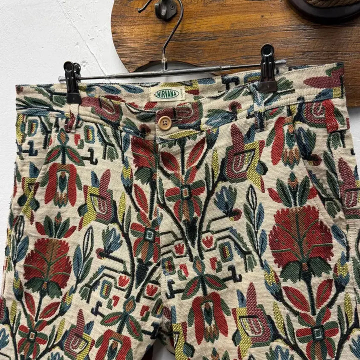 [BUNJANG] NIRVANA Ethnic Tapestry Pattern Shorts / 34.5) NIRVANA Ethnic Tapestry Pattern Sh
