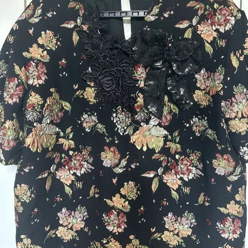 [BUNJANG] Rochas Black Flower Embroidered Lace Silk Blouse / 로샤스블랙 플라워자수레이스 견블라우스