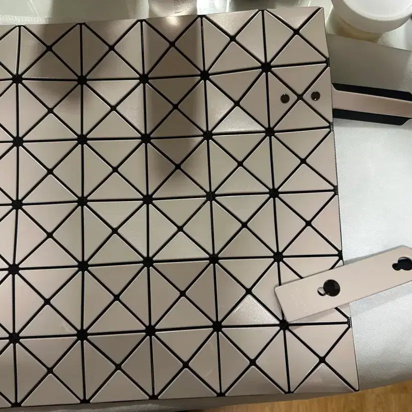 [BUNJANG] Bao Bao Lucent Beige Bag / 바오바오 루센트 베이지