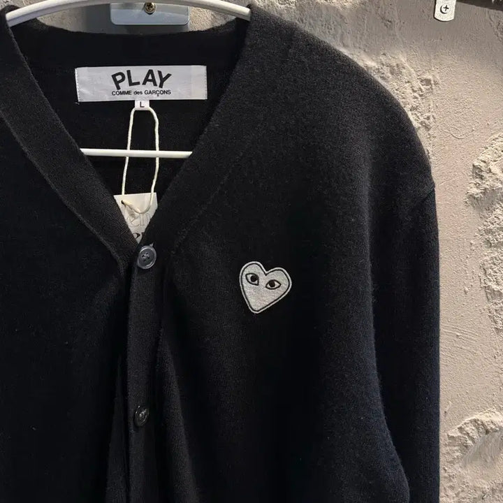 [BUNJANG] COMME des GARCONS PLAY Heart Applique Cardigan Black / L 꼼데가르송 COMME des GARCONS 하트 와펜 가디건 블랙